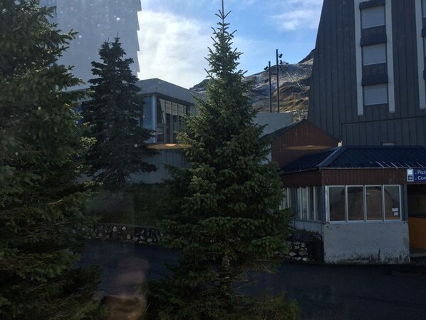 Exterior - Ski-in/Ski-out: Cozy Apartment for 6 with Mountain Views, Parking & Modern Amenities (Arette)