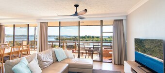 Island View 4 -Opposite Wallis Lake!