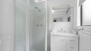 Bathtub, hair dryer - Parkside Marina 1 - CBD Location (Forster)