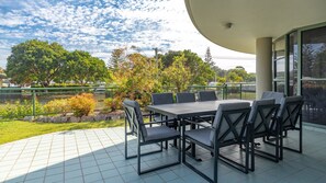 Outdoor dining - Parkside Marina 1 - CBD Location (Forster)