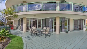 Outdoor dining - Parkside Marina 1 - CBD Location (Forster)