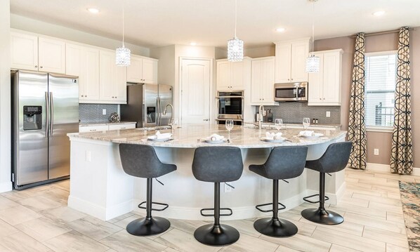Fridge, microwave, oven, stovetop - Perfect 12 Bedroom Villa on Encore Resort at Reunion, Orlando Villa 4509 (Orlando)