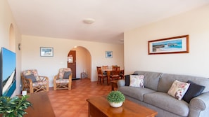 TV, Netflix, DVD player, streaming services - Seaspray 2 - Pebbly Beach (Forster)