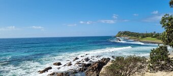 Seaspray 2 - Pebbly Beach