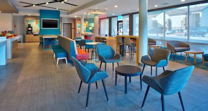 avid hotel Detroit Warren by IHG