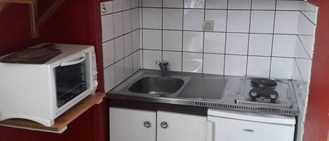 Micro-ondes, four, plaque de cuisson