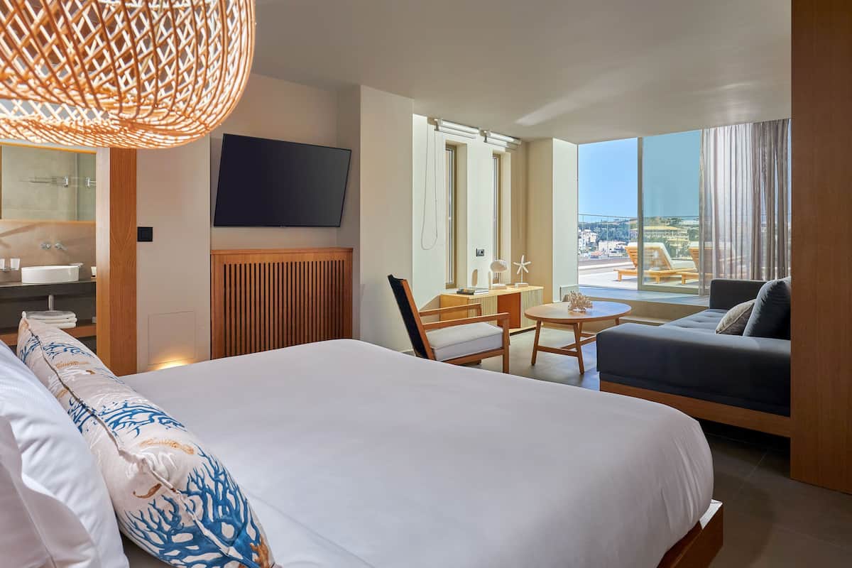 Sapphire Executive Suite with Outdoor Heated Plunge Pool & Hydromassage - Sea View | 1 habitación, sábanas de algodón egipcio y ropa de cama de alta calidad