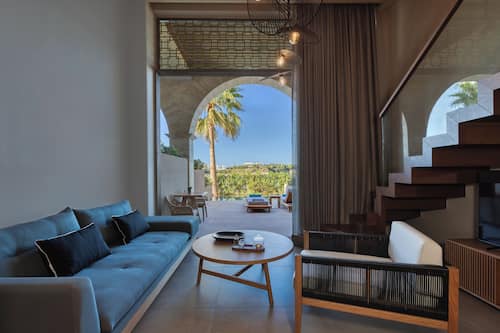 Black Pearl Maisonette with Outdoor Heated Plunge Pool & Hydromassage | Mountain view