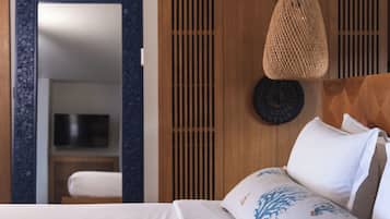 Sapphire Executive Suite with Outdoor Heated Plunge Pool & Hydromassage - Sea View | Draps en coton égyptien, literie de qualité supérieure