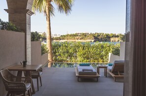 Black Pearl Maisonette with Outdoor Heated Plunge Pool & Hydromassage - Sea View | Terrace/patio