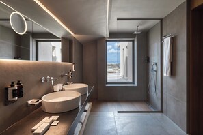 Sapphire Executive Suite with Outdoor Heated Plunge Pool & Hydromassage - Sea View | Bathroom | Shower, rainfall showerhead, hair dryer, bathrobes - Castello Infinity Suites - Adults Only (Malevizi)