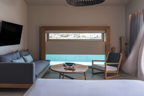 Emerald Executive Suite with Outdoor Heated Plunge Pool & Hydromassage - Sea View | Opholdsområde | 36-tommers LCD-tv med satellitkanaler, tv