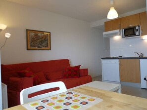 Interior - Cozy 4-person apartment with ski-in access, dishwasher, washing machine, ski locker, free parking (Arette)