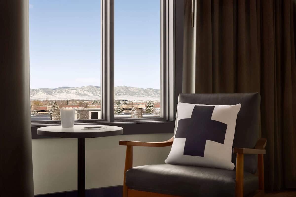 Ropa de cama de alta calidad y camas con pillow-top
