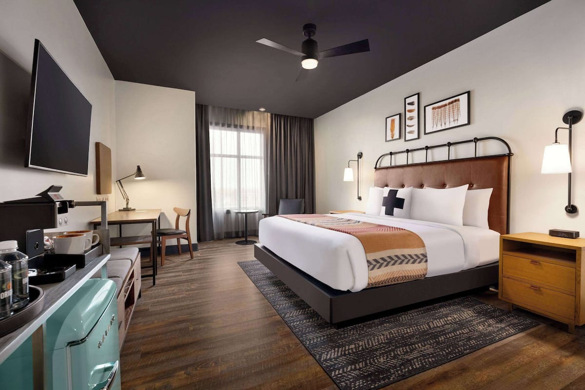 premium bedding, pillow-top beds, in-room safe, desk