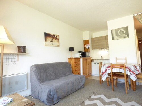 Charming Studio for 5 - Ski-in/Ski-out, Balcony with View, Free Parking, Near Shops