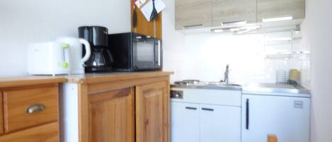 Fridge, microwave, stovetop