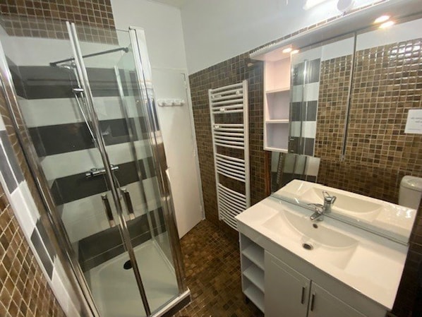Towels, toilet paper