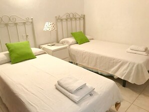 3 chambres, coffres-forts dans les chambres, fer et planche Ă repasser