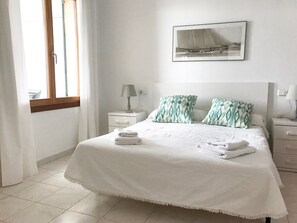 2 bedrooms, in-room safe, iron/ironing board, travel crib