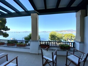 Terrace/patio - Sea front partment on Puerto Pollença Pinewalk, Kika (Pollensa / Pollença)