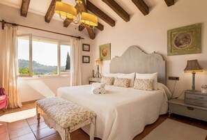 4 camere, ferro/asse da stiro, Wi-Fi gratuito, lenzuola