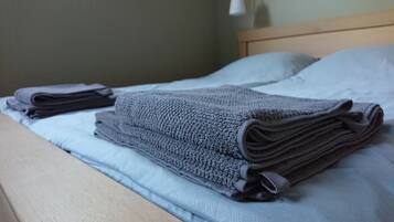 2 bedrooms, WiFi, bed sheets