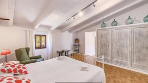 5 Schlafzimmer, Bügeleisen/Bügelbrett, kostenloses WLAN, Bettwäsche