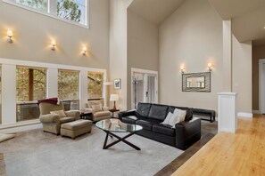 Smart TV, fireplace, DVD player