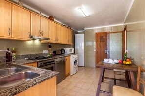 Coffee/tea maker, fridge, microwave, oven - Nice villa with pool close to Pollença. Can Tomeu. (Pollensa / Pollença)