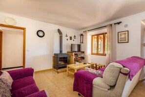 Fireplace, DVD player - Nice villa with pool close to Pollença. Can Tomeu. (Pollensa / Pollença)