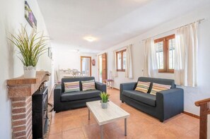 A living room with two sofas, a coffee table, and a fireplace. - Walking distance to town, two bedroom villa Jero. (Pollensa / Pollença)