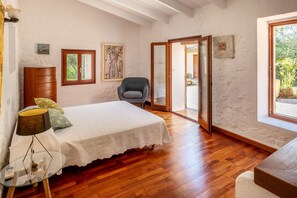 2 bedrooms, in-room safe, iron/ironing board, travel crib