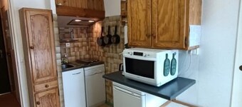 Cozy Ski-In/Ski-Out Apartment for 6 with Balcony, Ski Locker, and Free Parking