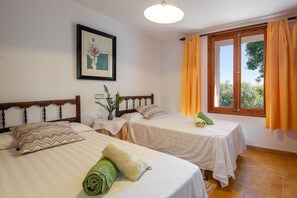 3 bedrooms, in-room safe, iron/ironing board, travel crib - Pollensa walking distance traditional villa Miquel (Pollensa / Pollença)
