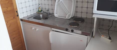 Fridge, oven, stovetop