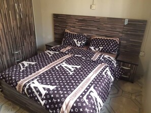 Apartment | 2 Schlafzimmer, Bügeleisen/Bügelbrett, kostenloses WLAN, Bettwäsche