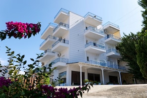 Exterior - 2-bedroom Apartment in Saranda (Sarandë)