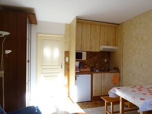 Réfrigérateur, micro-ondes