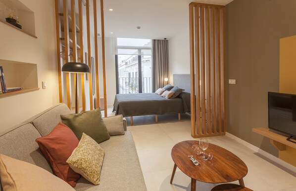 Studio, City View | Living area