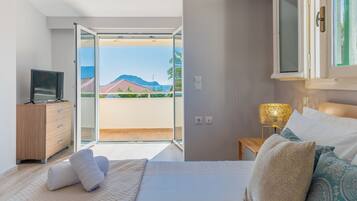 5 bedrooms, Egyptian cotton sheets, premium bedding, in-room safe