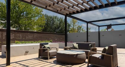 Courtyard by Marriott Memphis East/Galleria