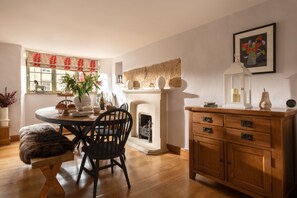 Traditional Cottage, Private Bathroom | Dining - Coniston House (Cheltenham)