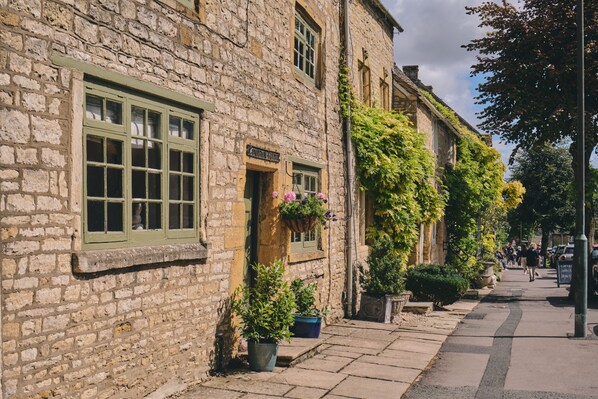传统村舍, 私人浴室 | 住宿入口