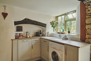 Traditional Cottage, Private Bathroom | Shared kitchen