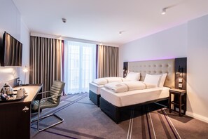 Double Room, Roll-in Shower | Soundproofing, free WiFi, bed sheets - Premier Inn Leipzig City Oper (Leipzig)
