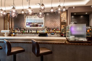 Bar (on property) - Premier Inn Leipzig City Oper (Leipzig)