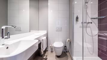 Haartrockner, Handtücher, Seife, Toilettenpapier