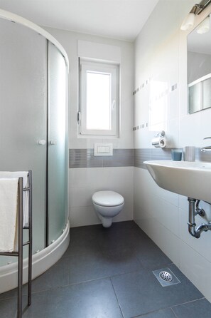 Bathroom - New Apartment for 4 people (1 bedroom) - Umag - 1 floor  (Umag)