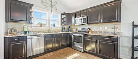 Refrigerador, microondas, horno, placa de cocina